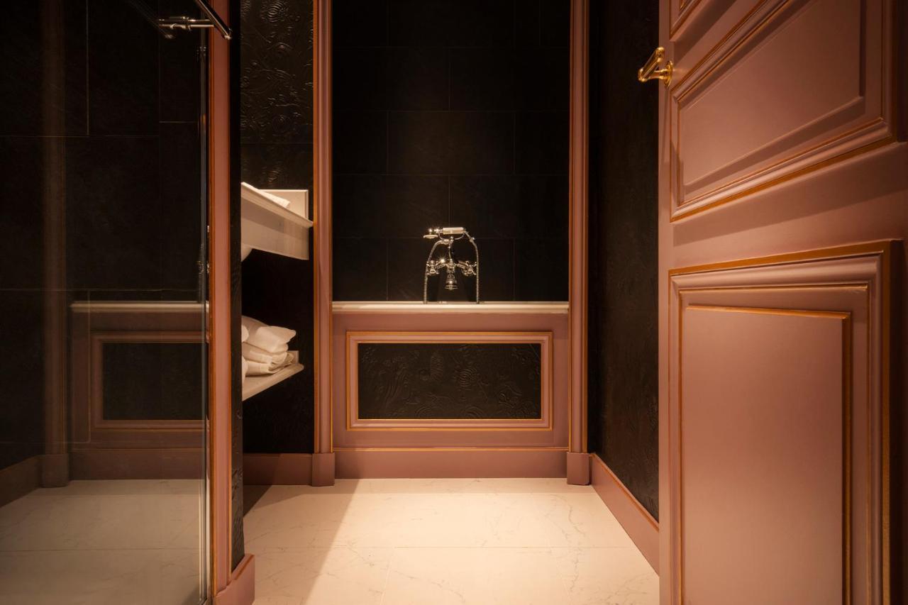 Maison Proust, & La Hotel Parijs