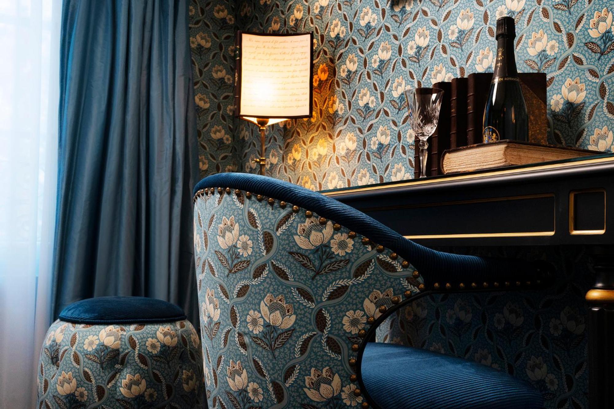 Maison Proust, & La Hotel Parijs