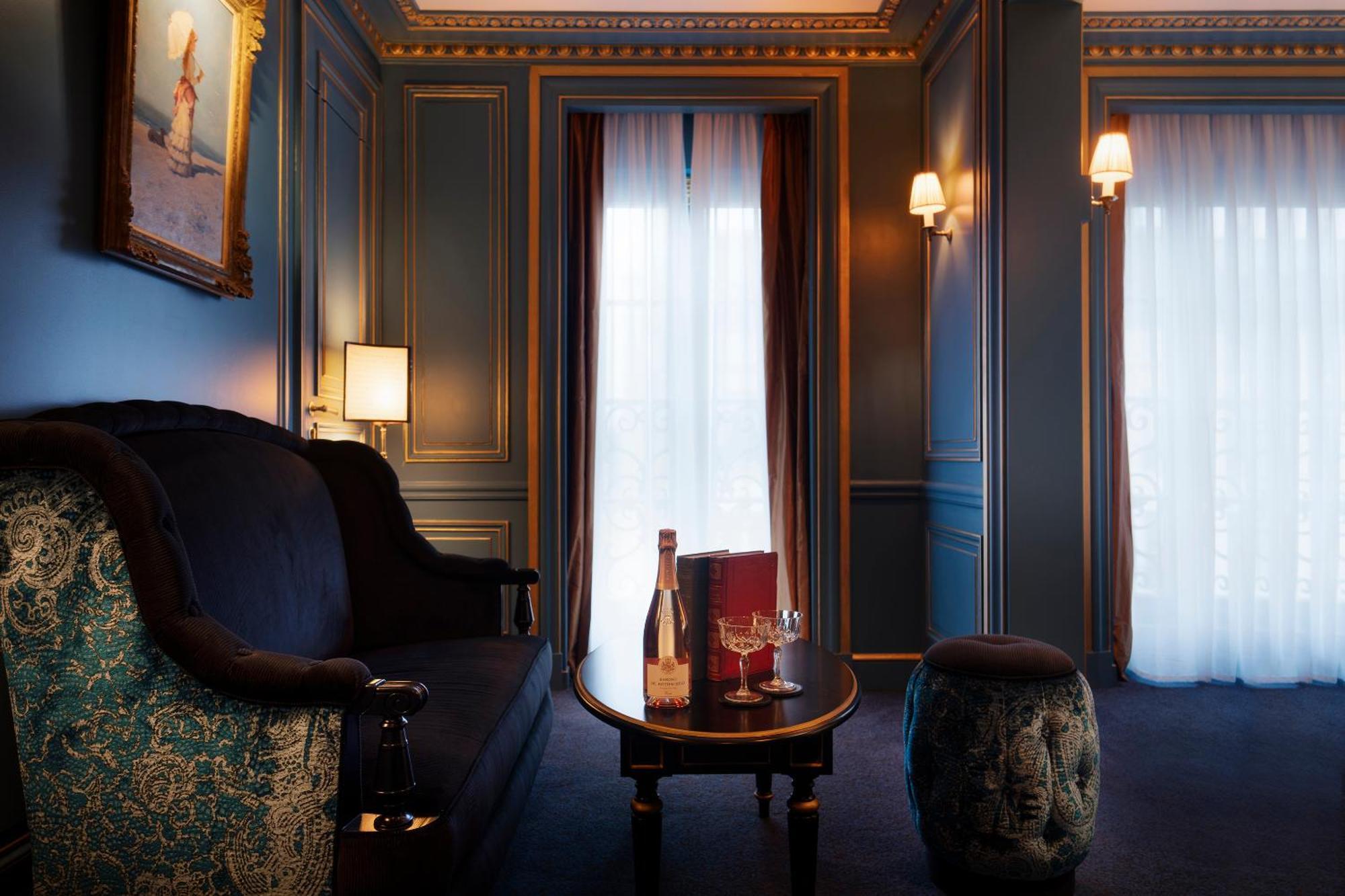 Maison Proust, & La Hotel Parijs
